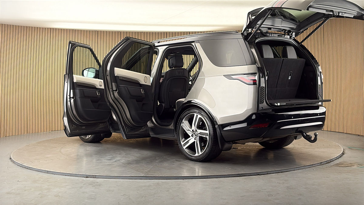 More views of Land Rover Discovery