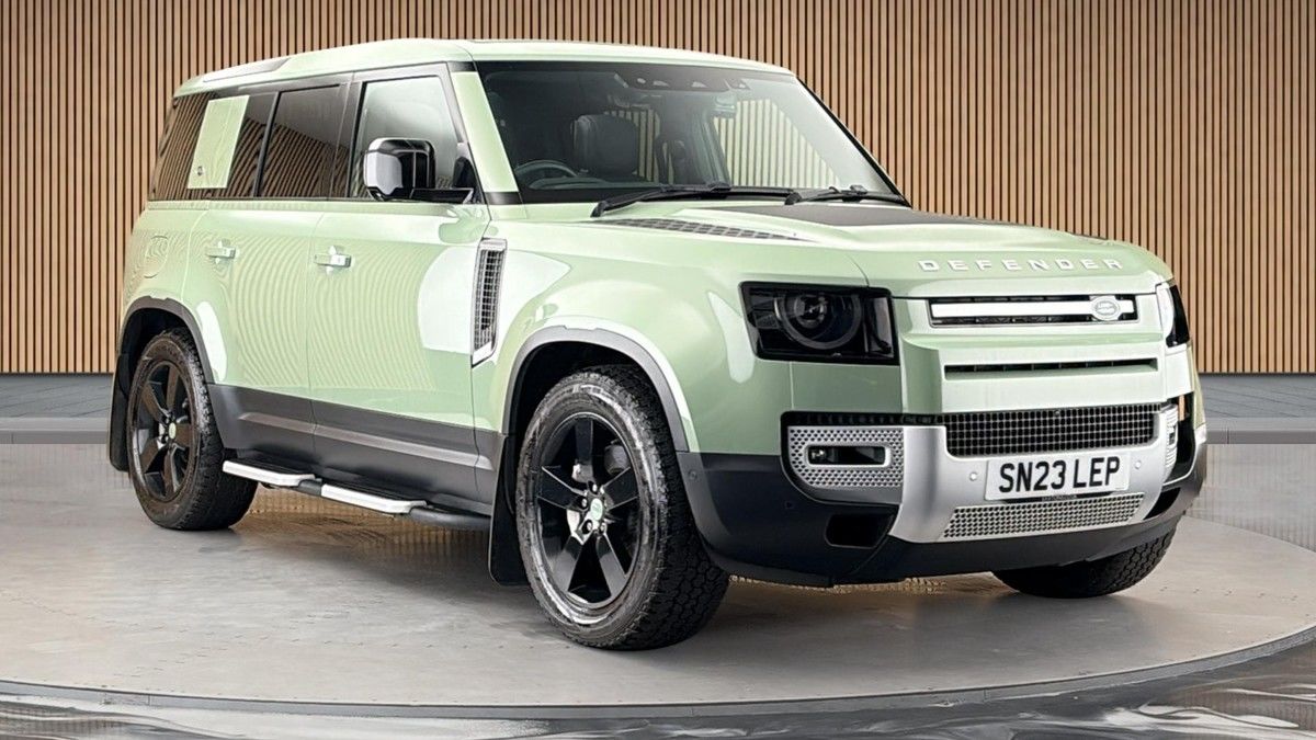 Land Rover Defender 110 Sticky Header Image