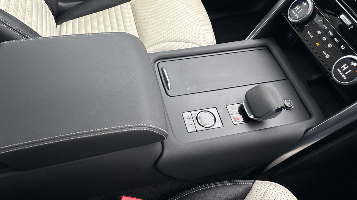 Land Rover Discovery Image 18