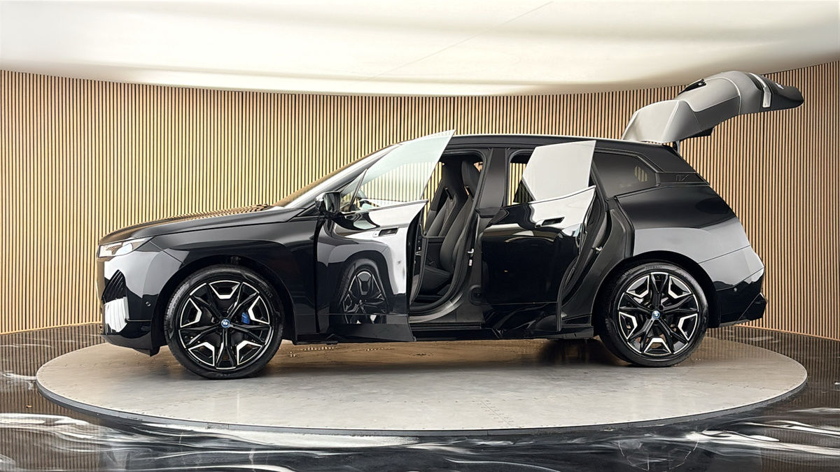 More views of BMW iX