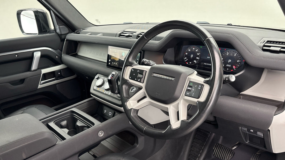 Land Rover Defender 110 Image 5