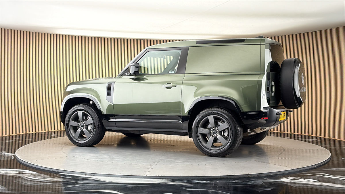 More views of Land Rover Defender 90