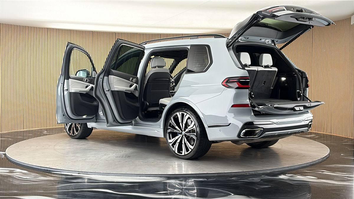 More views of BMW X7