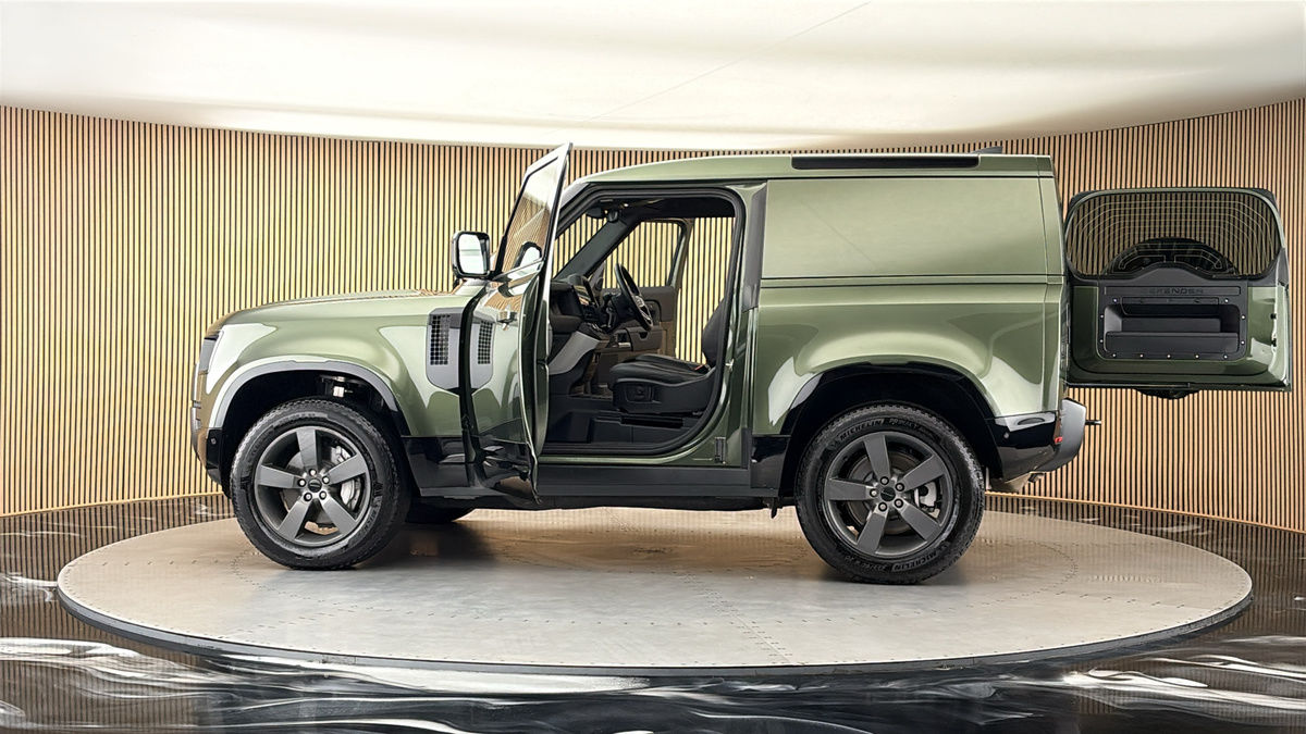 More views of Land Rover Defender 90