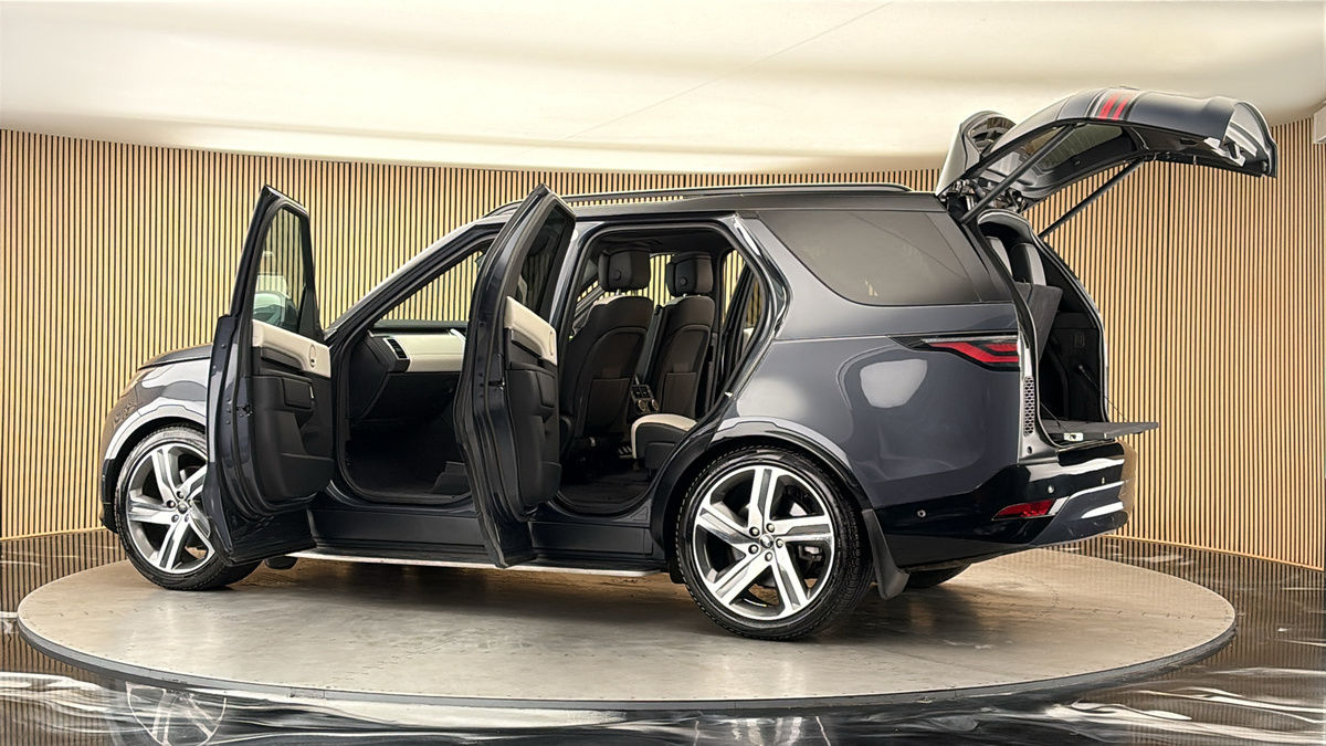 More views of Land Rover Discovery