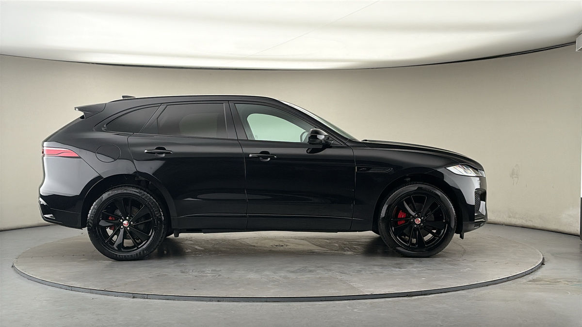 Jaguar F-PACE Image 16
