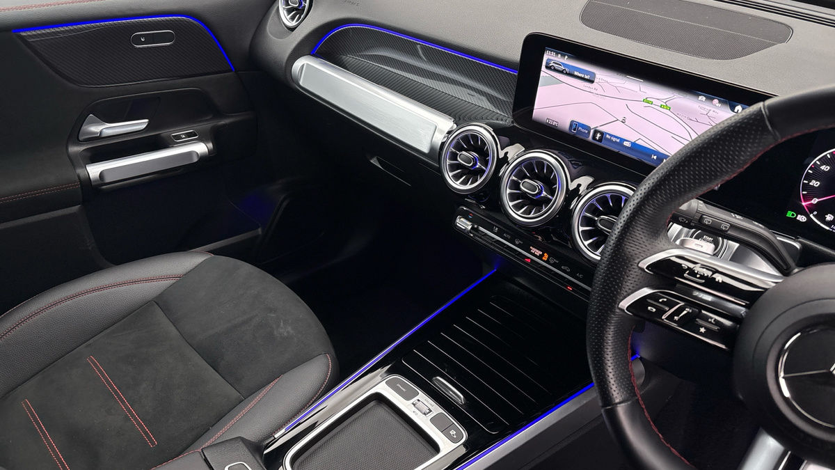 Mercedes-Benz GLB Image 18