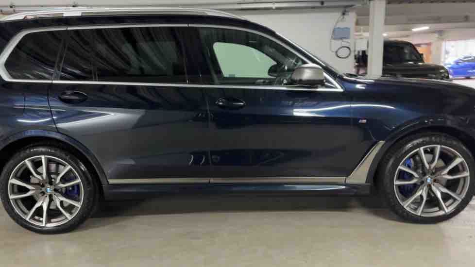 More views of BMW X7