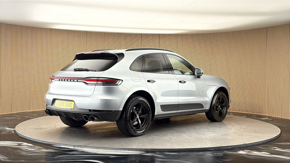 Porsche Macan Image 21