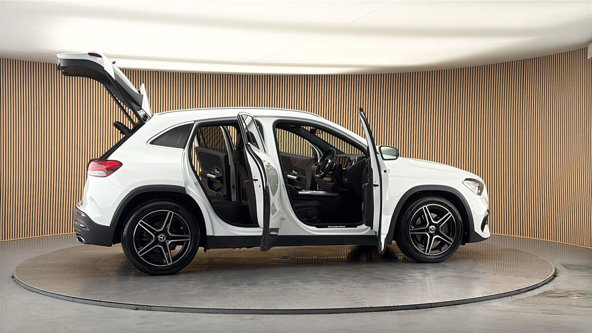 More views of Mercedes-Benz GLA