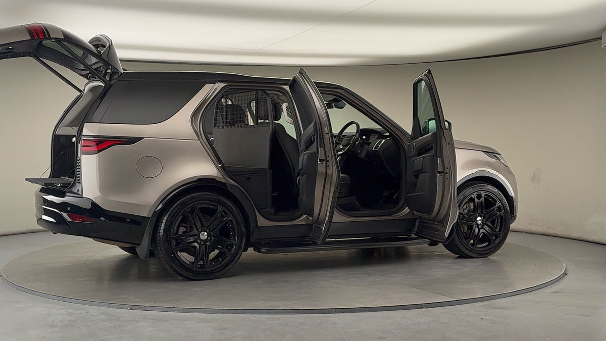 More views of Land Rover Discovery