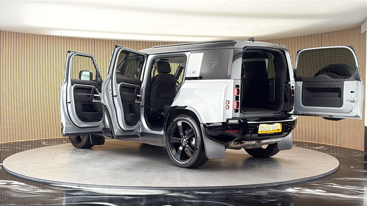 More views of Land Rover Defender 110
