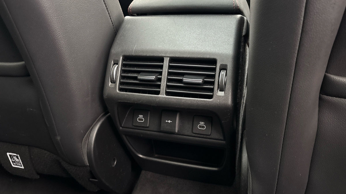 Land Rover Discovery Sport Image 25