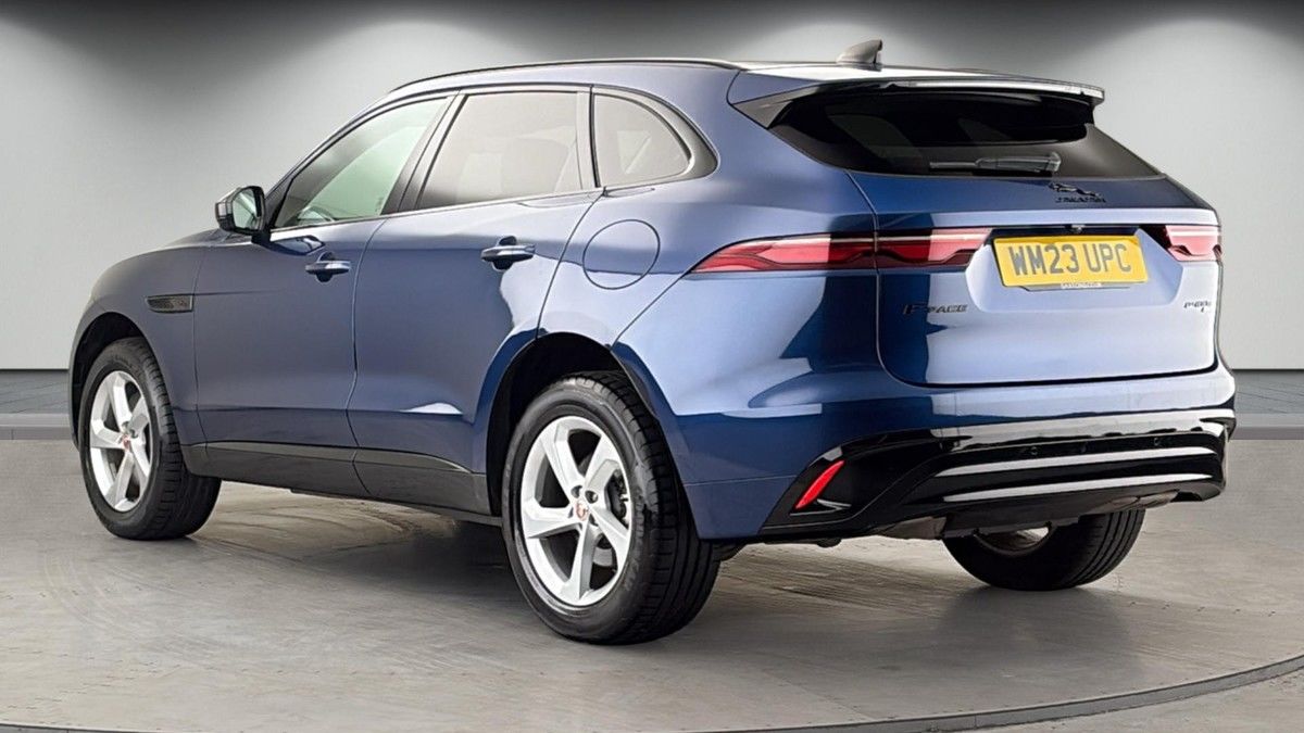 Jaguar F-PACE Image 2