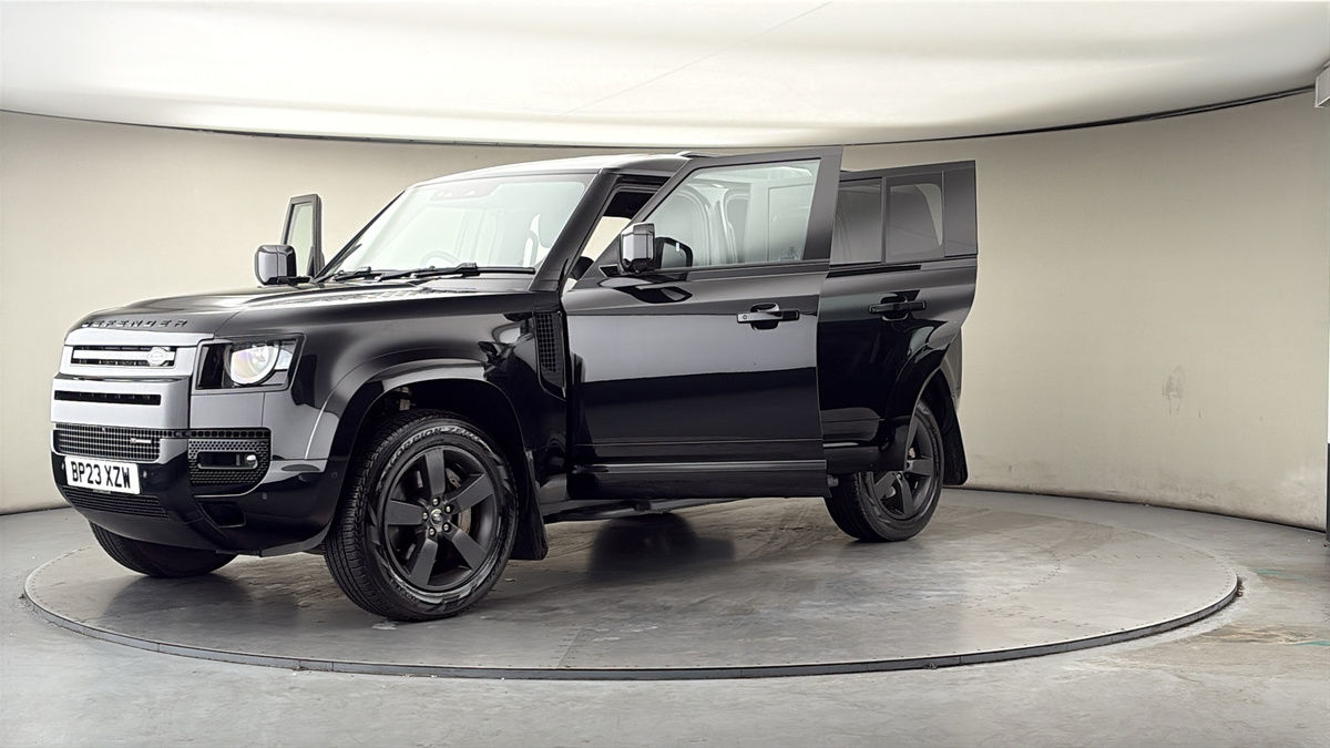 Land Rover Defender 110 Image 22