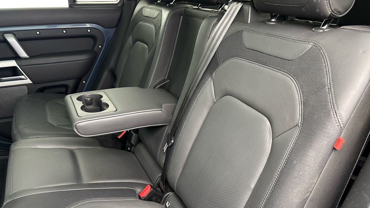 Land Rover Defender 110 Image 9