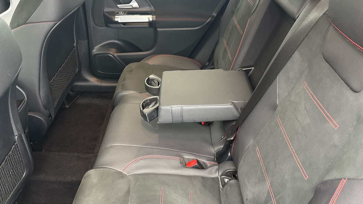 Mercedes-Benz GLB Image 9