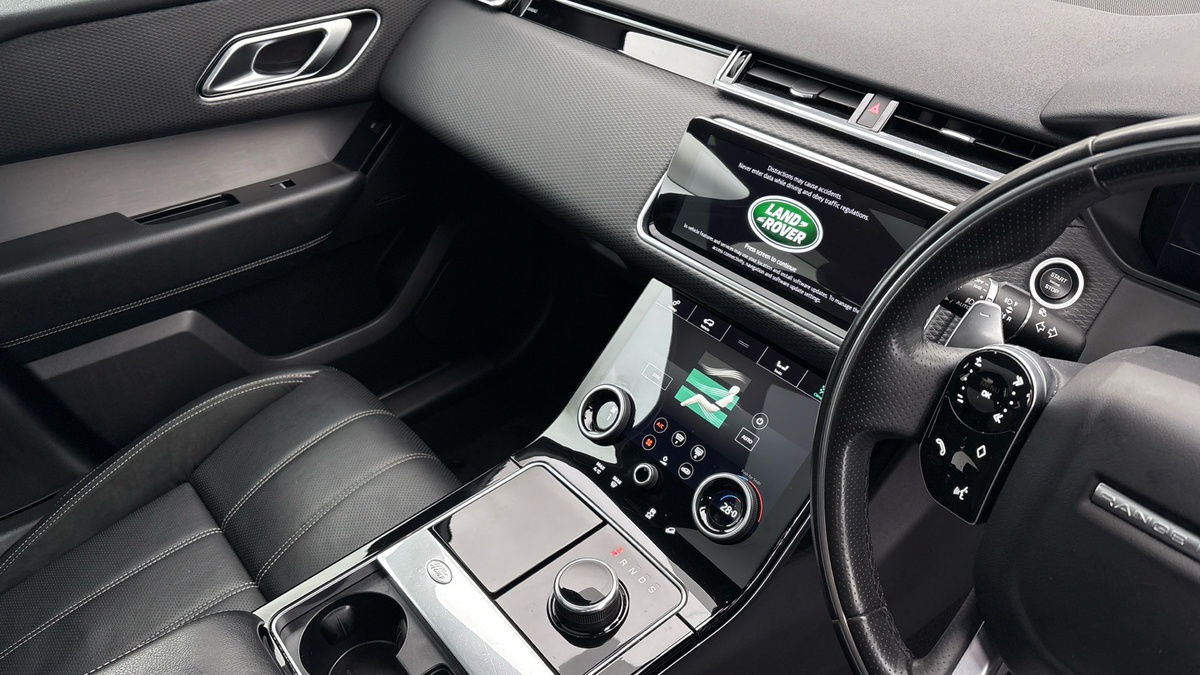 Land Rover Range Rover Velar Image 18