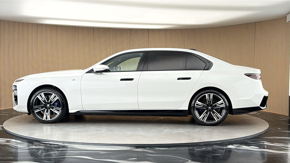 More views of BMW i7