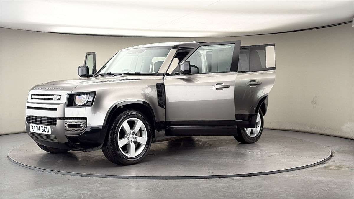 Land Rover Defender 110 Image 22