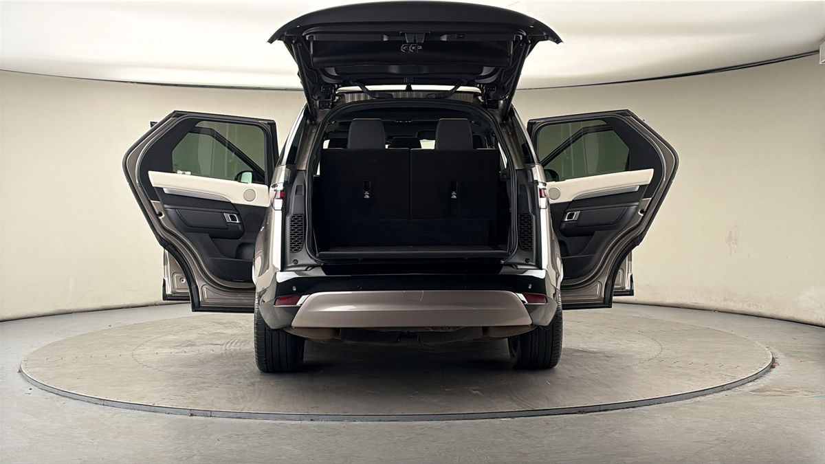 More views of Land Rover Discovery