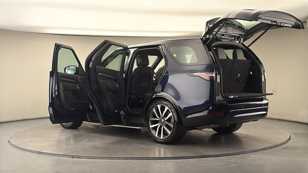 More views of Land Rover Discovery