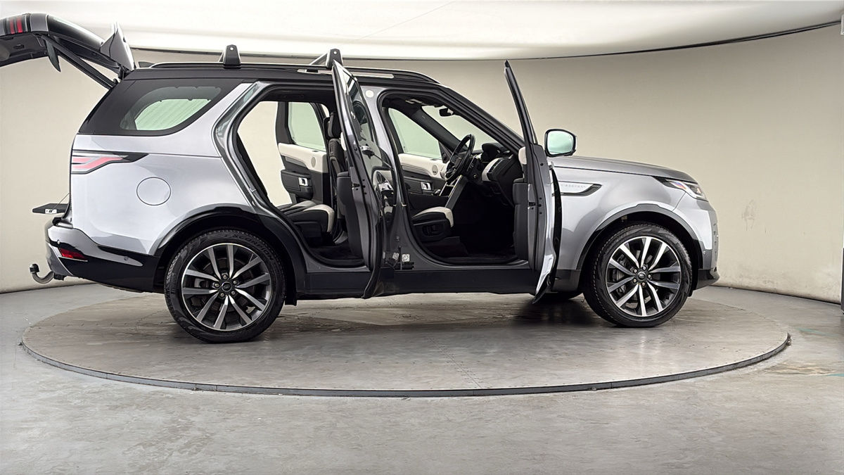 More views of Land Rover Discovery