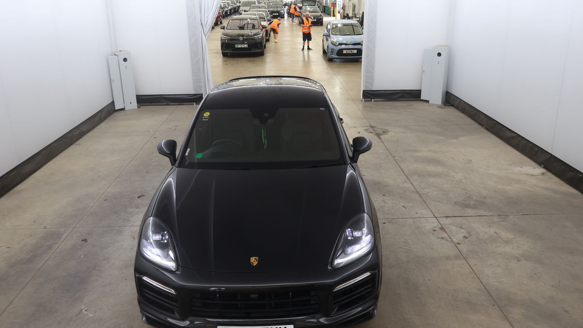 Porsche Cayenne Image 8