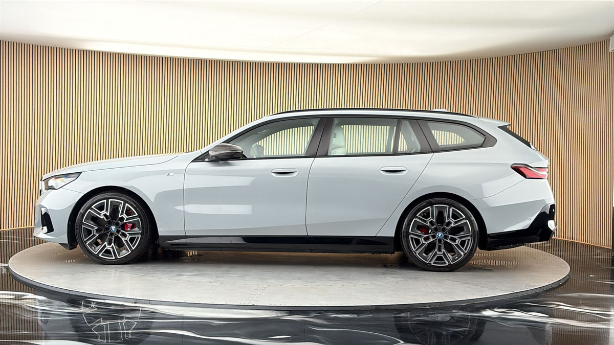 More views of BMW i5