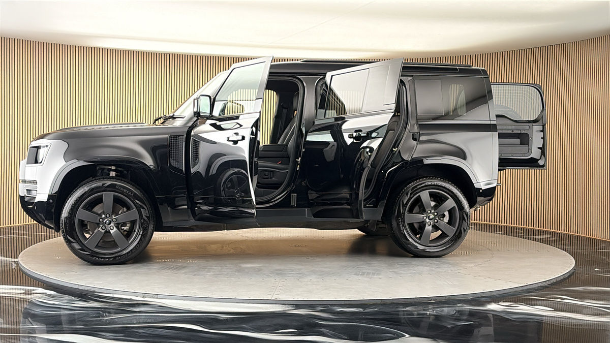 More views of Land Rover Defender 110
