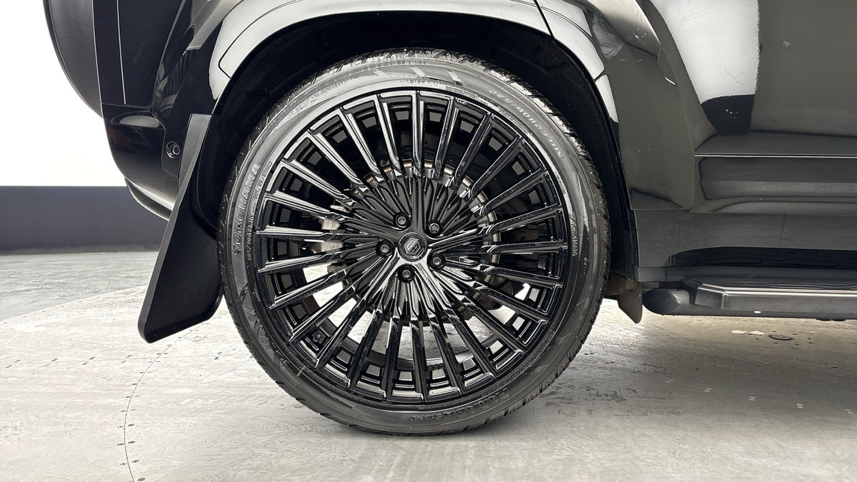 Land Rover Defender 110 Urban Image 10