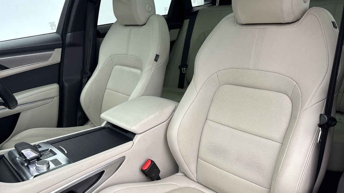 Jaguar F-PACE Image 7