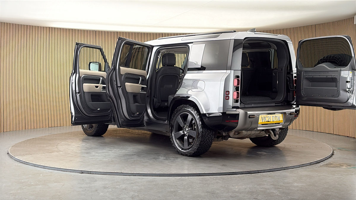 More views of Land Rover Defender 110