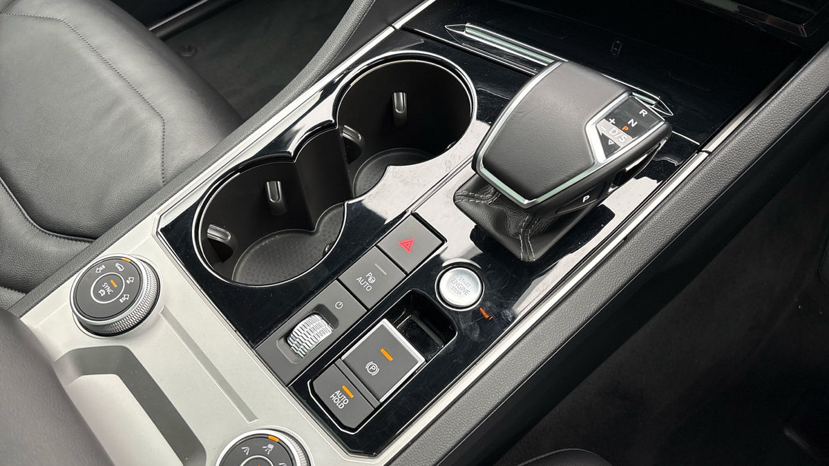 Volkswagen Touareg Image 18