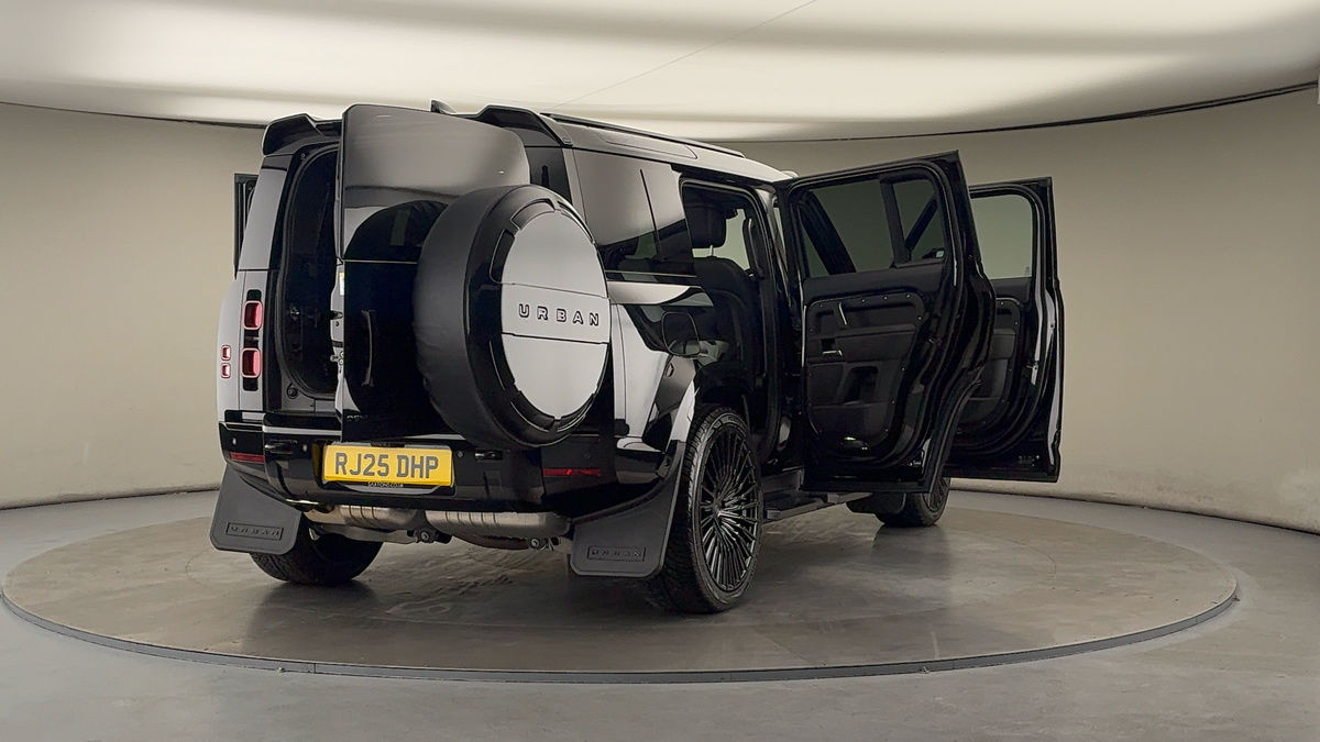 More views of Land Rover Defender 110