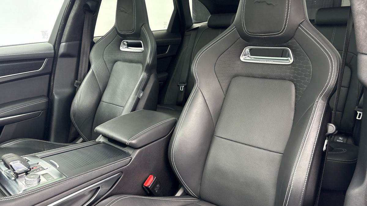 Jaguar F-PACE Image 7