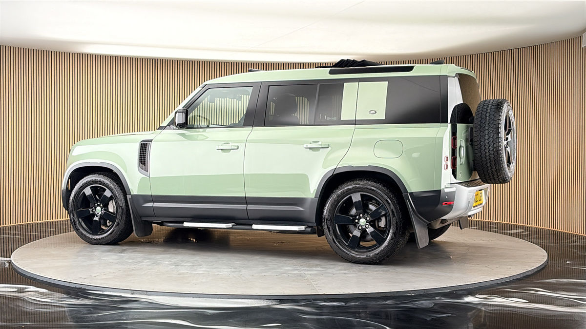 More views of Land Rover Defender 110