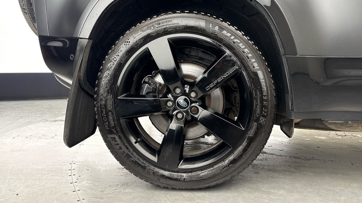 Land Rover Defender 110 Image 10