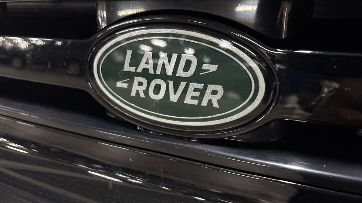 Land Rover Defender 110 Image 20