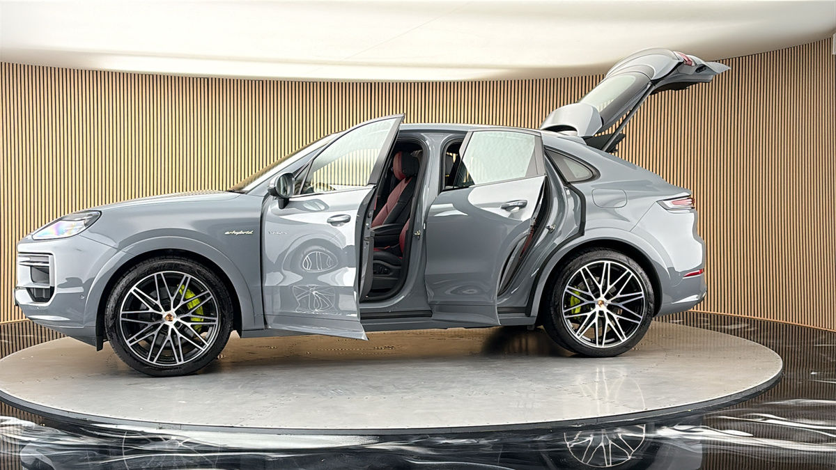 More views of Porsche Cayenne