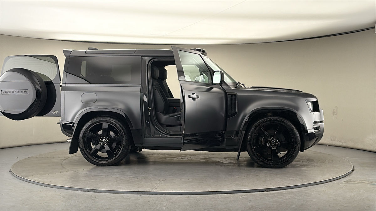 More views of Land Rover Defender 90