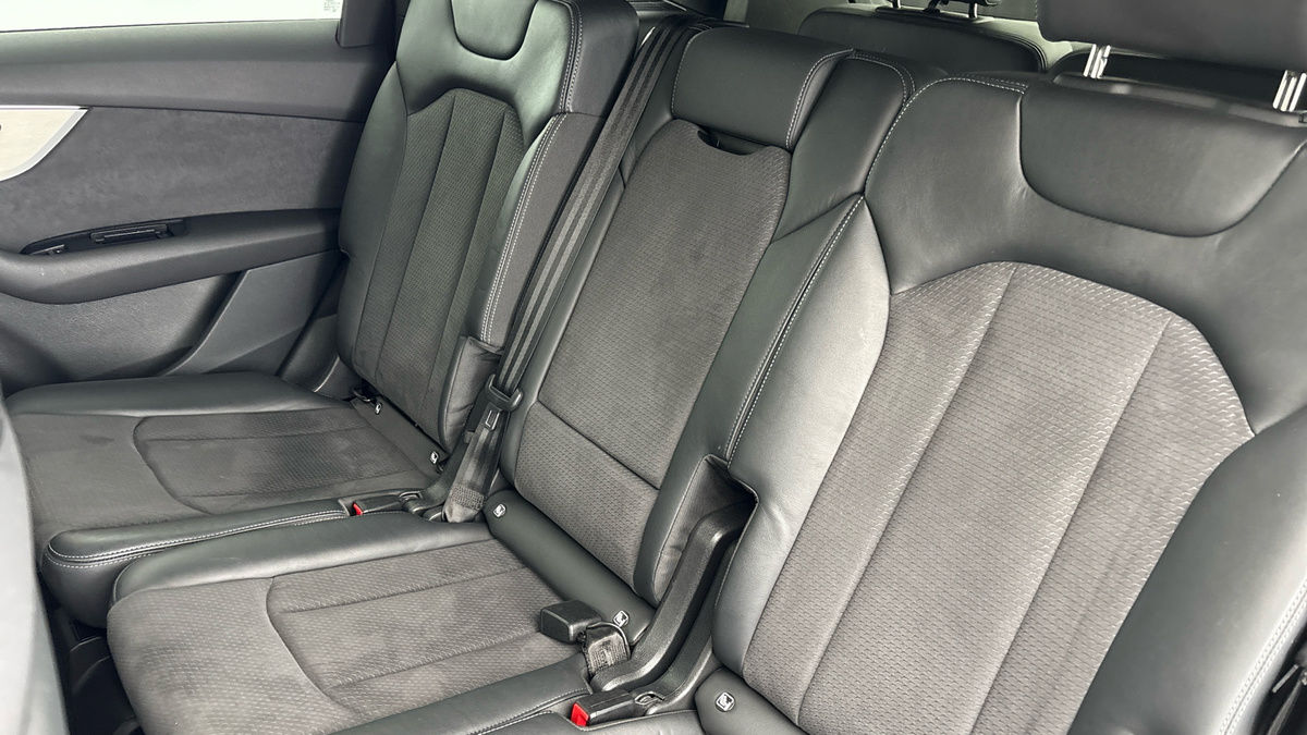 Audi Q7 Image 8