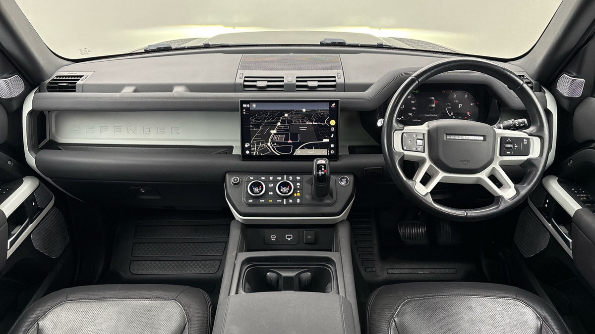 Land Rover Defender 130 Image 12