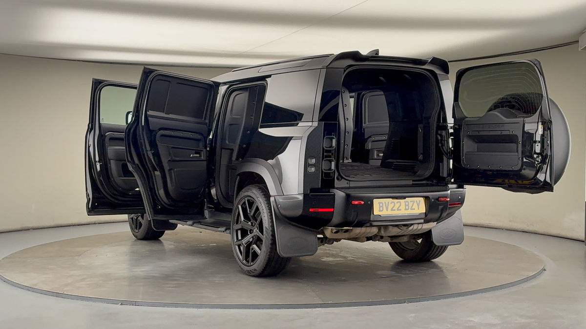 Land Rover Defender 110 Image 23