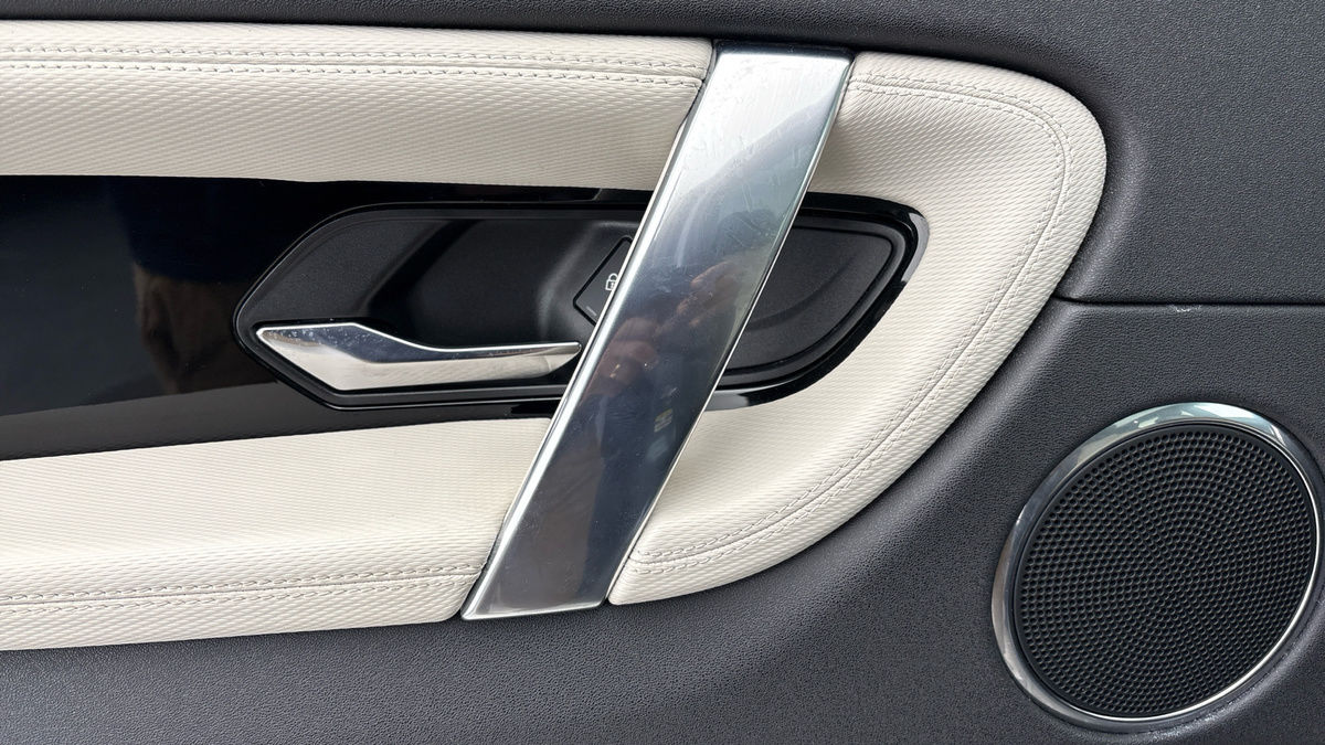 Land Rover Discovery Sport Image 19