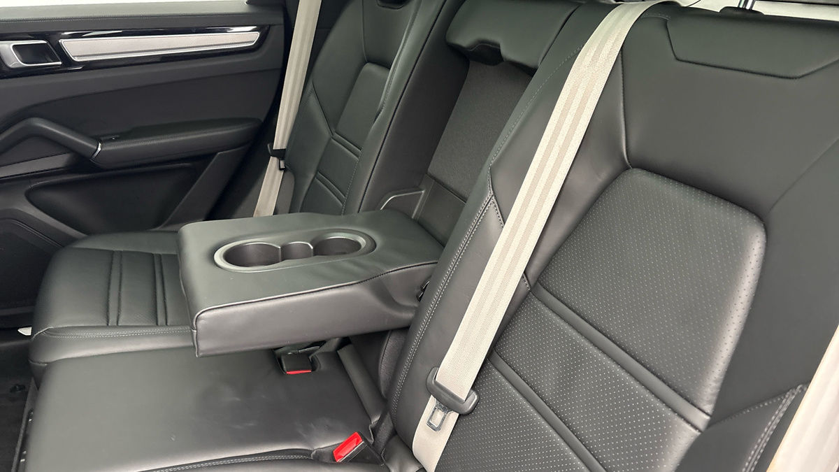 Porsche Cayenne Image 9