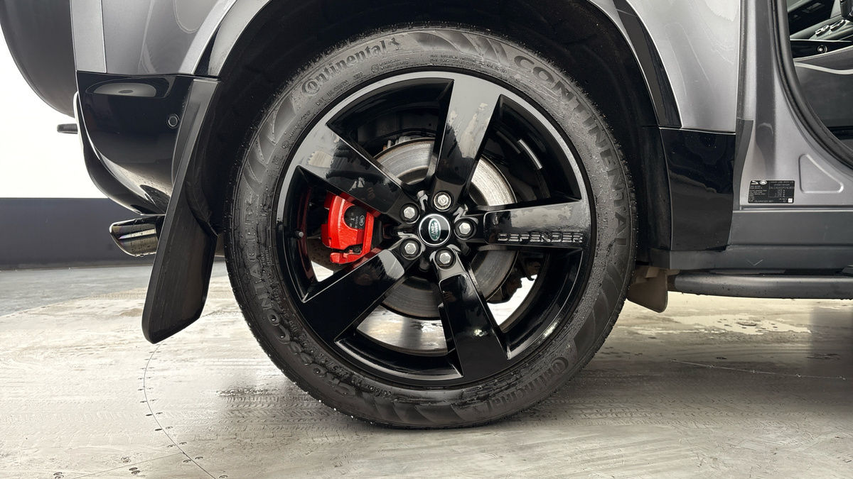 Land Rover Defender 90 Image 10