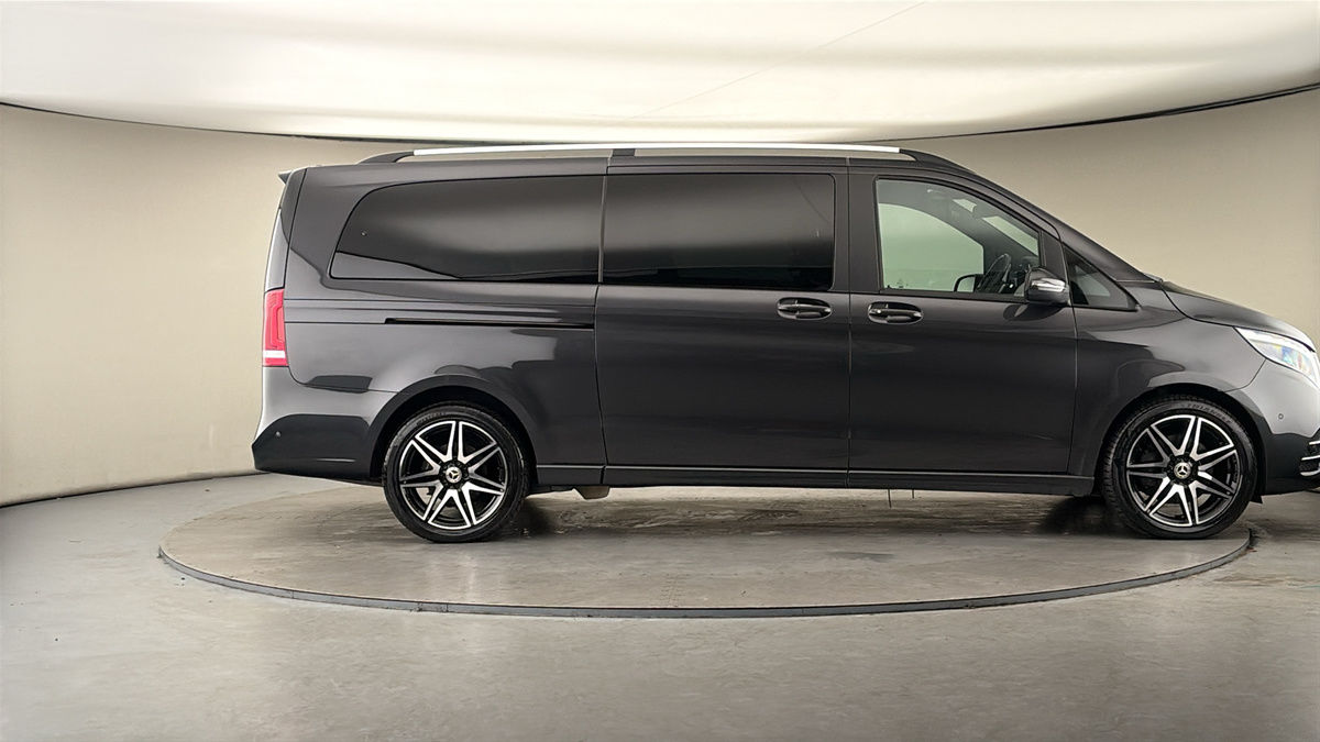 Mercedes-Benz V Class Image 16