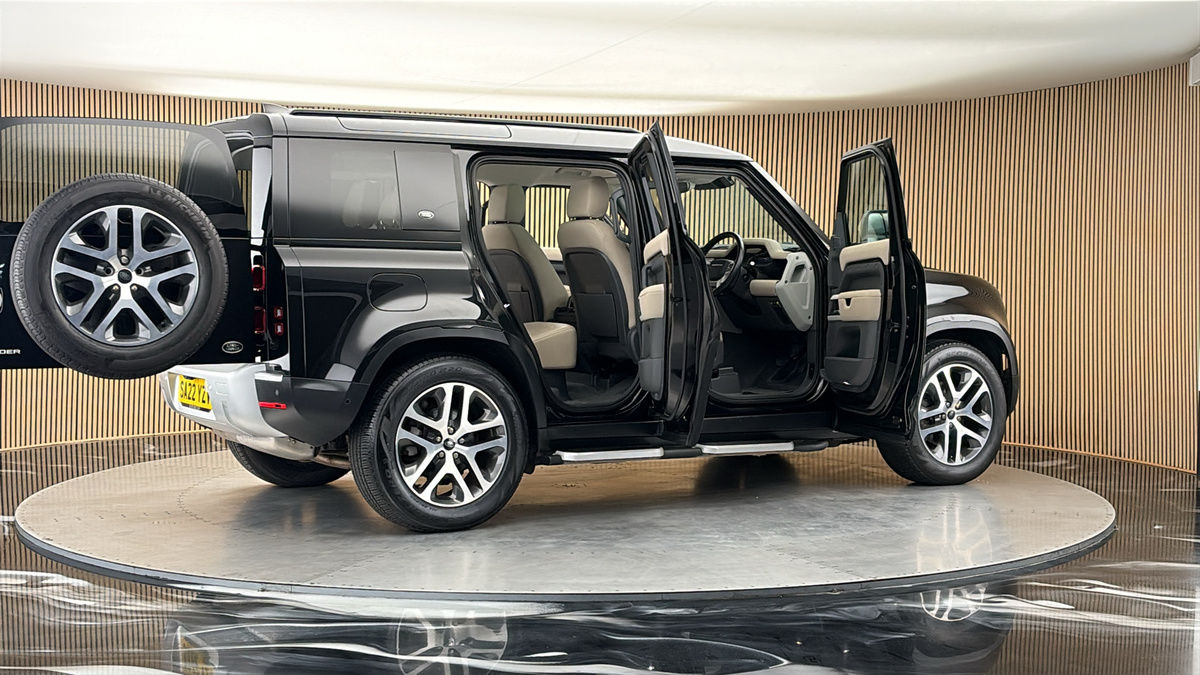 More views of Land Rover Defender 110