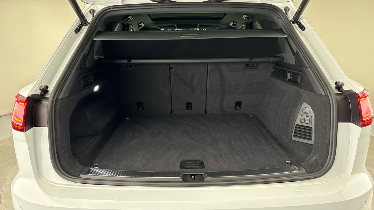 Volkswagen Touareg Image 11